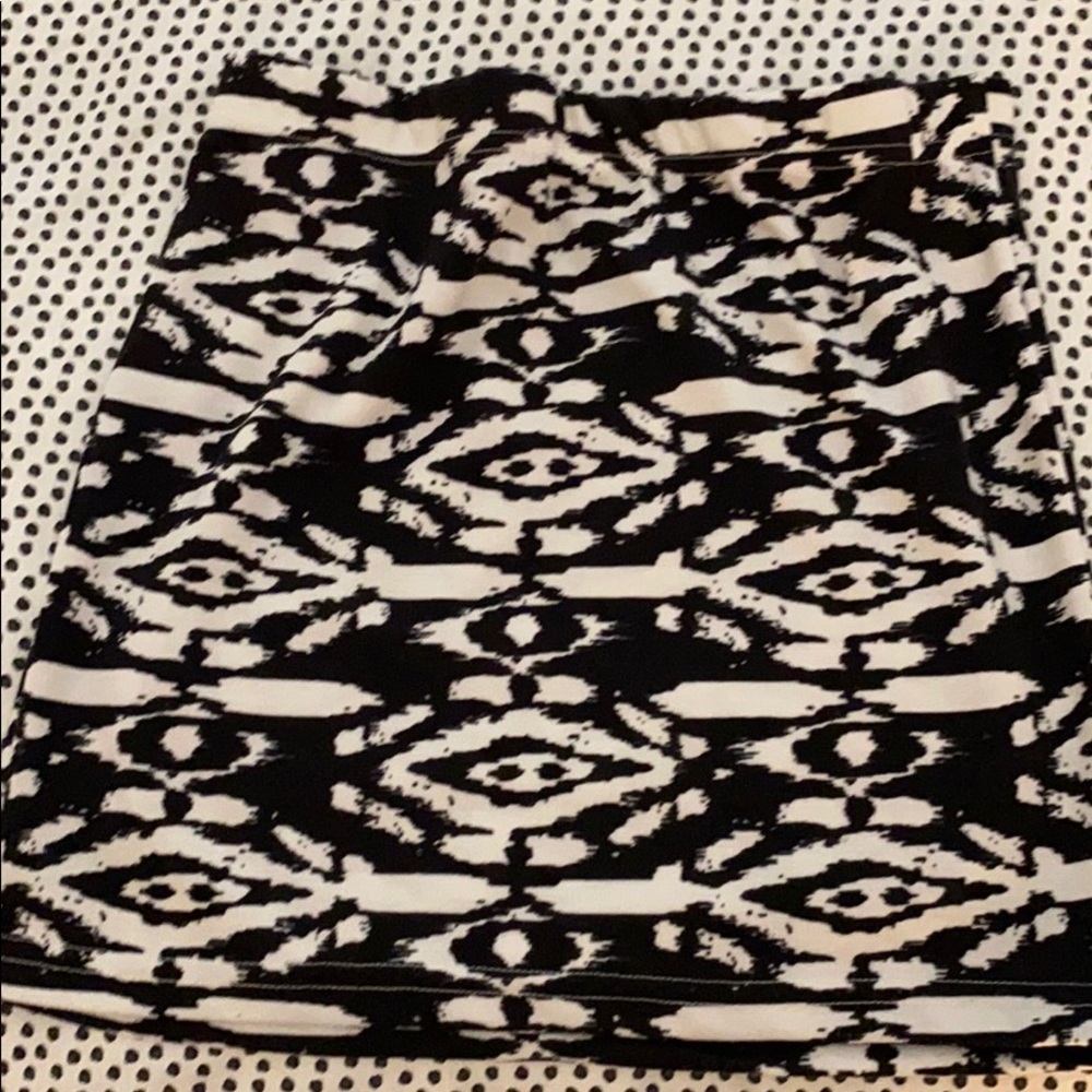 š¤Aztec design mini skirt š¤ - Picture 2 of 3